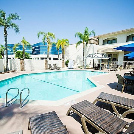 Hotel D'Lins Ontario Airport Εξωτερικό φωτογραφία