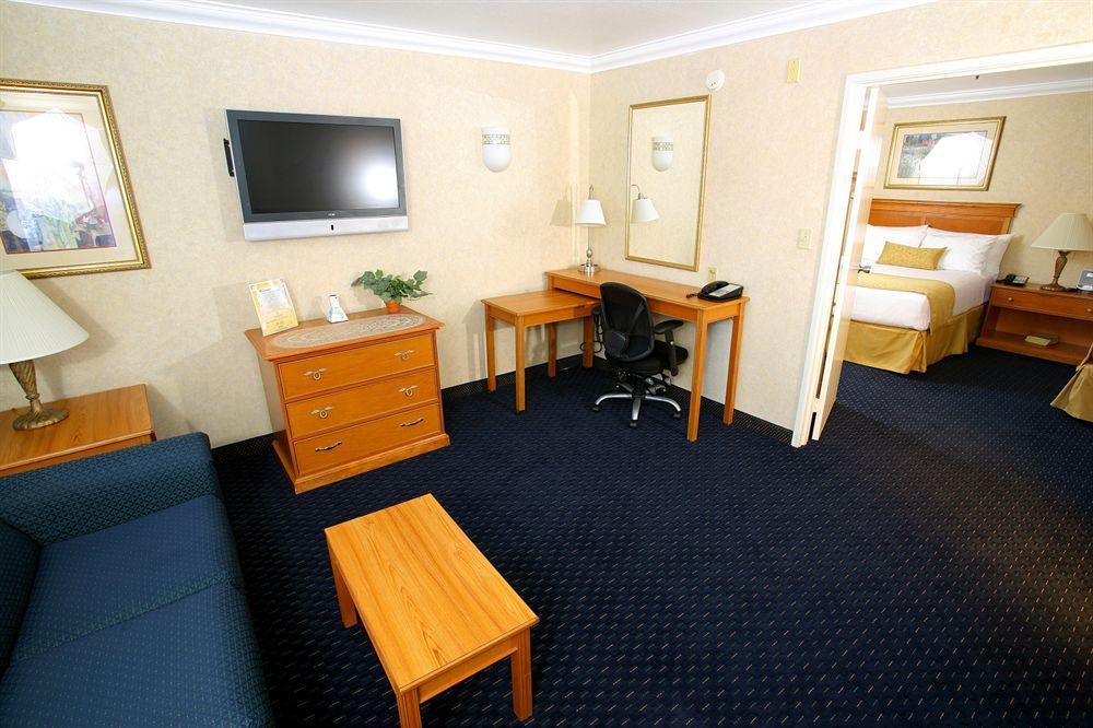 Hotel D'Lins Ontario Airport Εξωτερικό φωτογραφία