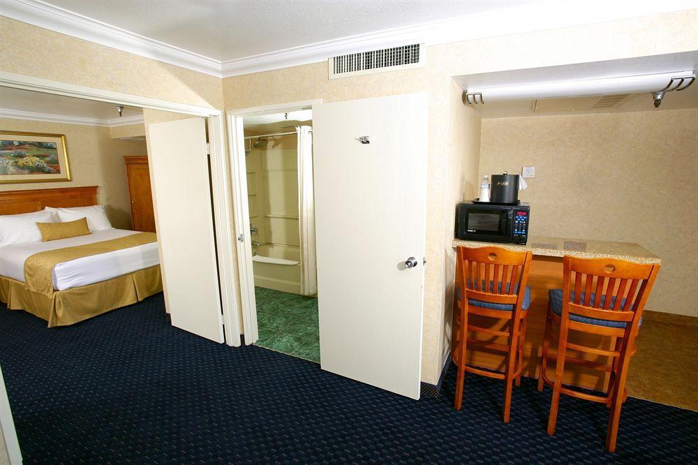 Hotel D'Lins Ontario Airport Εξωτερικό φωτογραφία