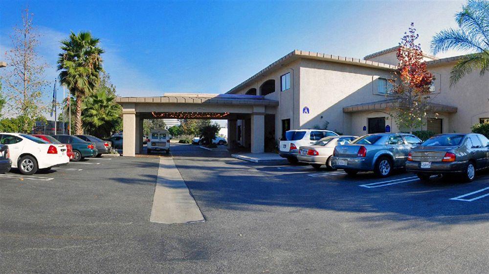 Hotel D'Lins Ontario Airport Εξωτερικό φωτογραφία