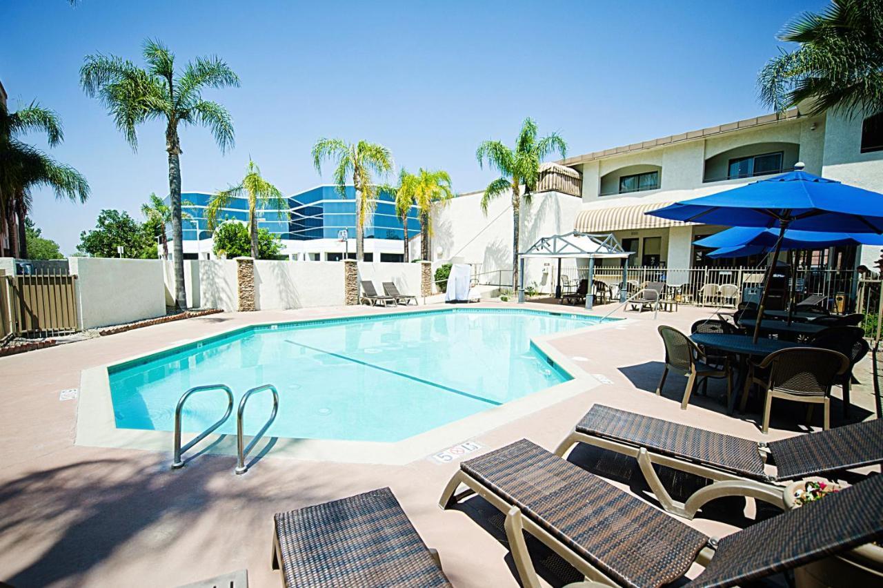 Hotel D'Lins Ontario Airport Εξωτερικό φωτογραφία