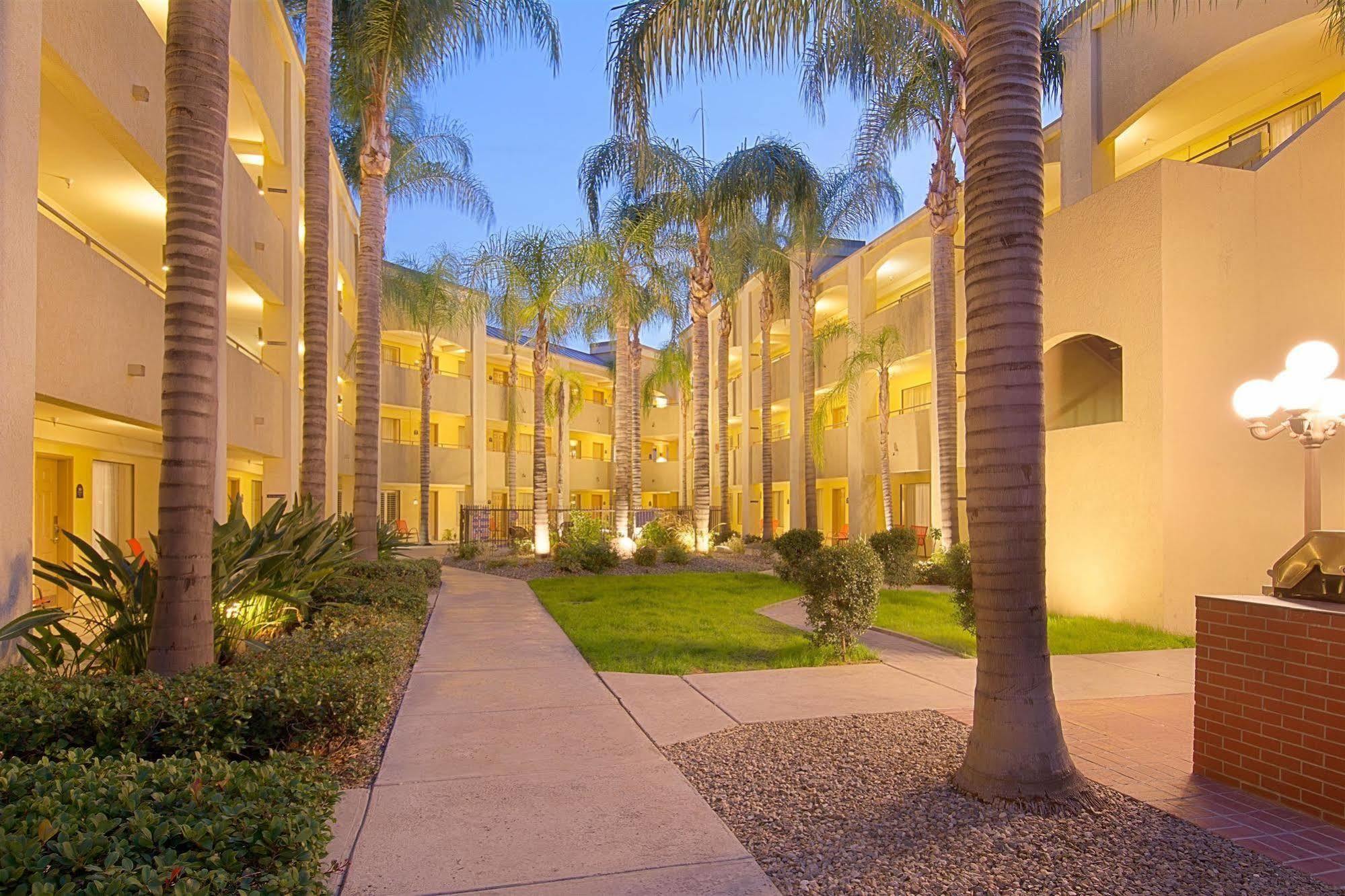 Hotel D'Lins Ontario Airport Εξωτερικό φωτογραφία