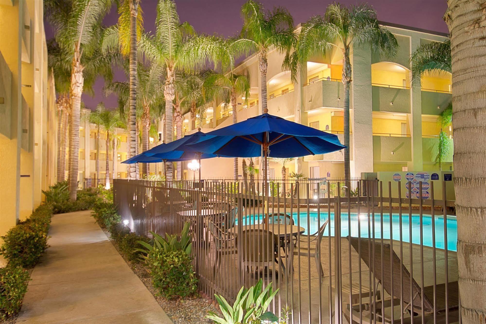 Hotel D'Lins Ontario Airport Εξωτερικό φωτογραφία